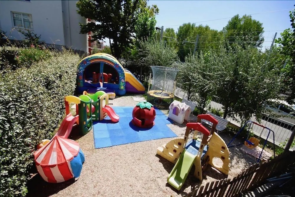 רימיני Hotel Lotus
