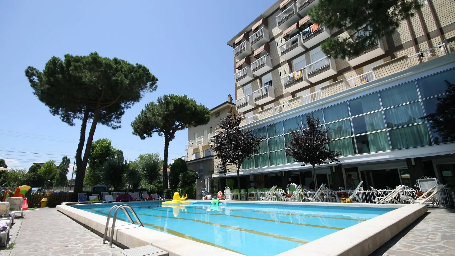 רימיני Hotel Lotus